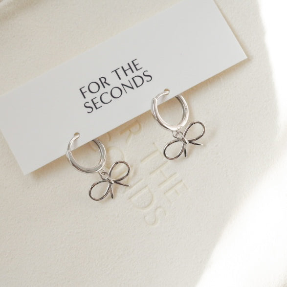 ribbon earrings | silver