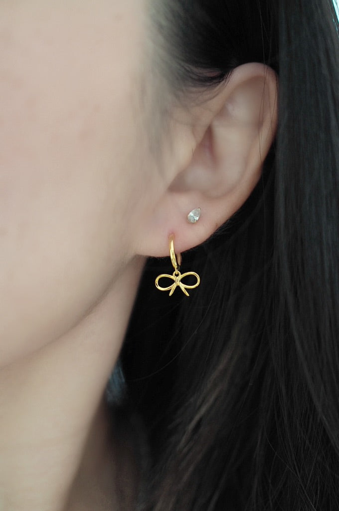 ribbon earrings | gold