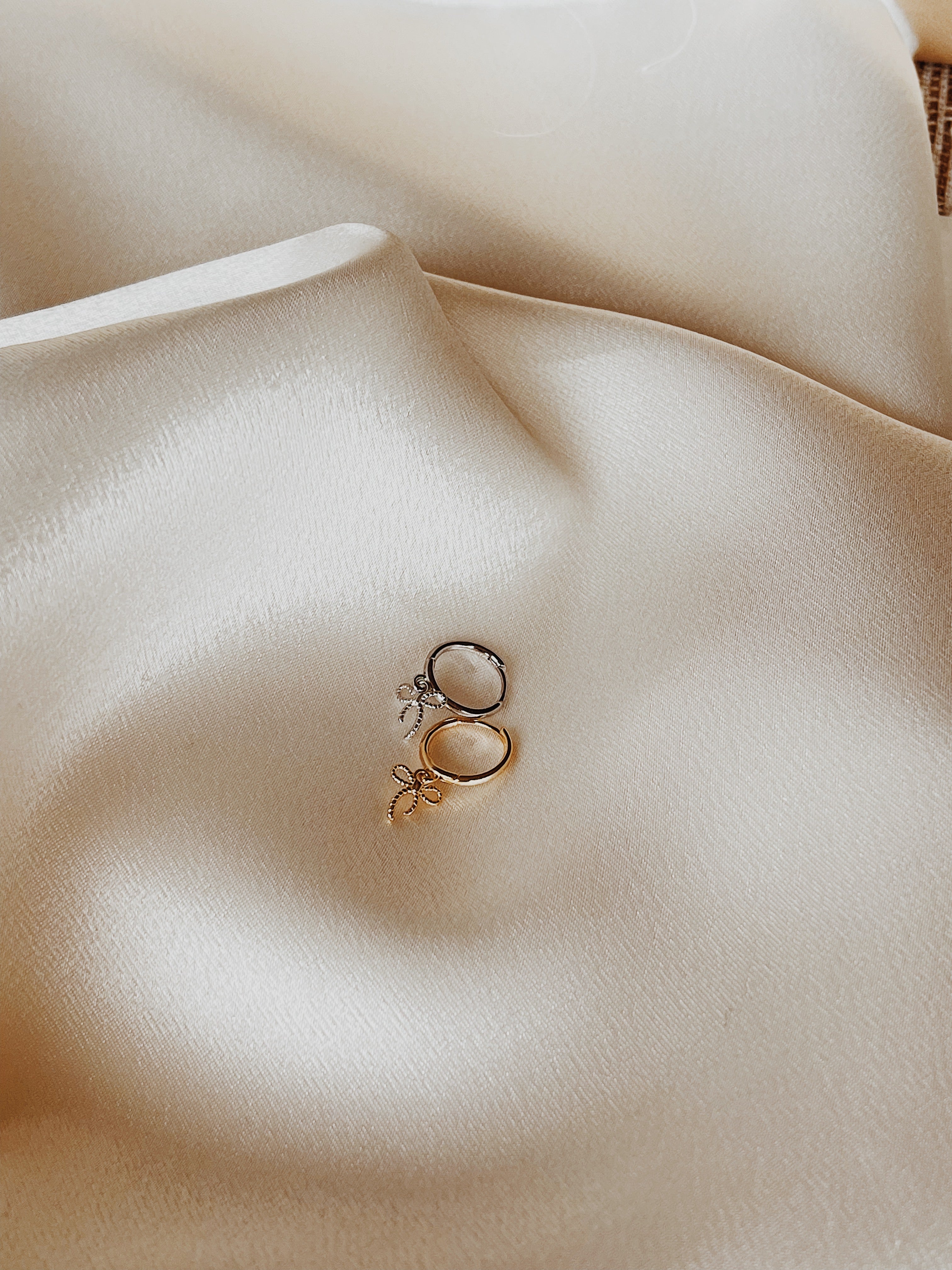 bow earrings | silver