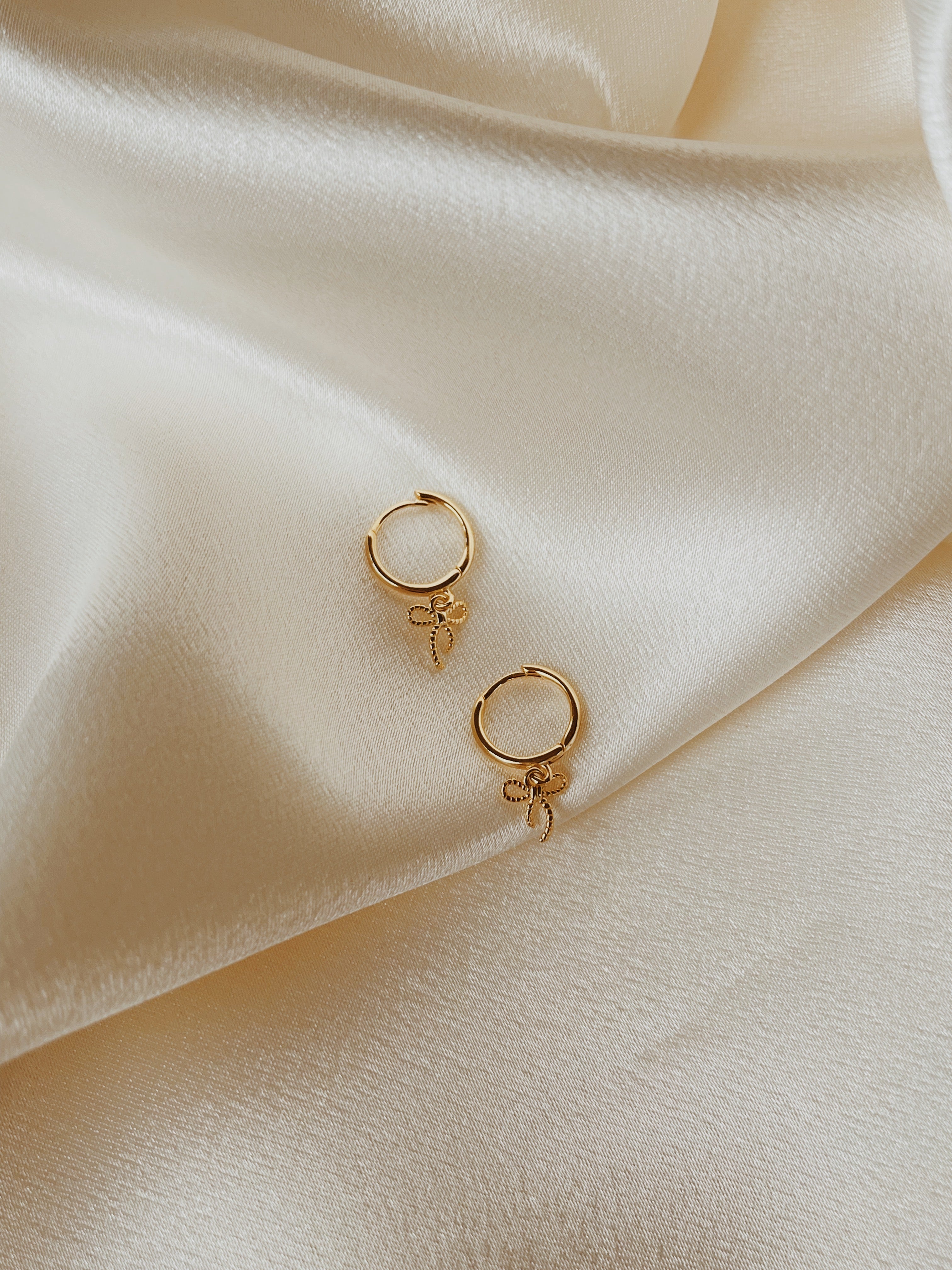 bow earrings | gold