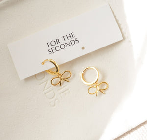 ribbon earrings | gold