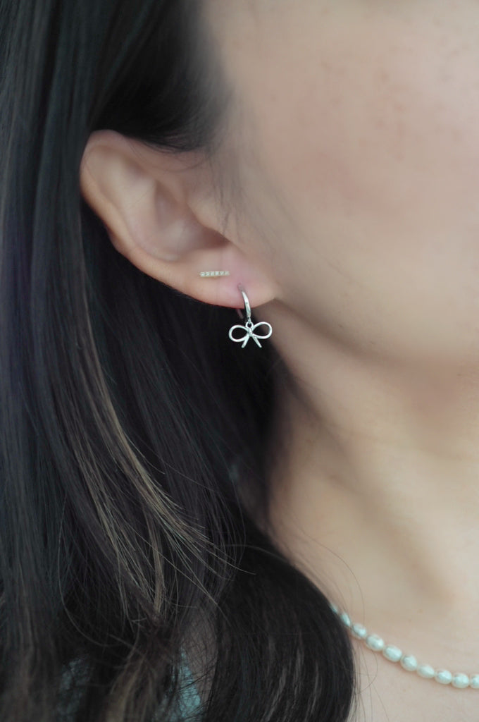 ribbon earrings | silver